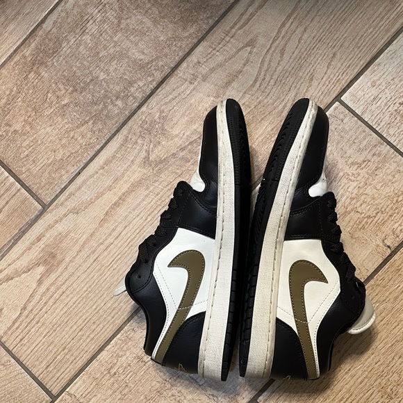 Air Jordan 1 Low men’s 8.5 - Picture 8 of 9